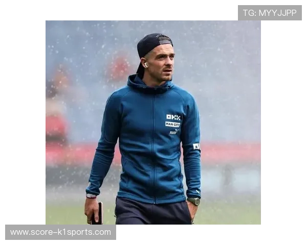 足球球星的多项运动表现与跨界挑战分析